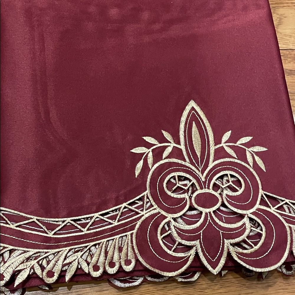 Elegant Burgundy and Gold Embroidered Tablecloth and Napkin Set